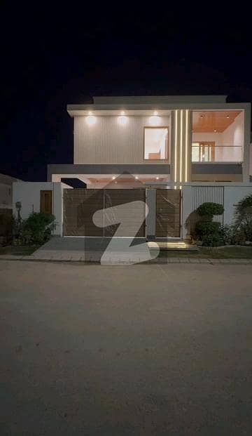 Prime Location In DHA Phase 8 House Sized 500 Square Yards For sale