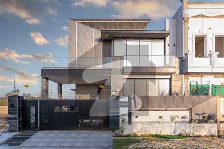 8 MARLA FULLY FURNISHED HOUSE FOR SALE NEAR TO PARK