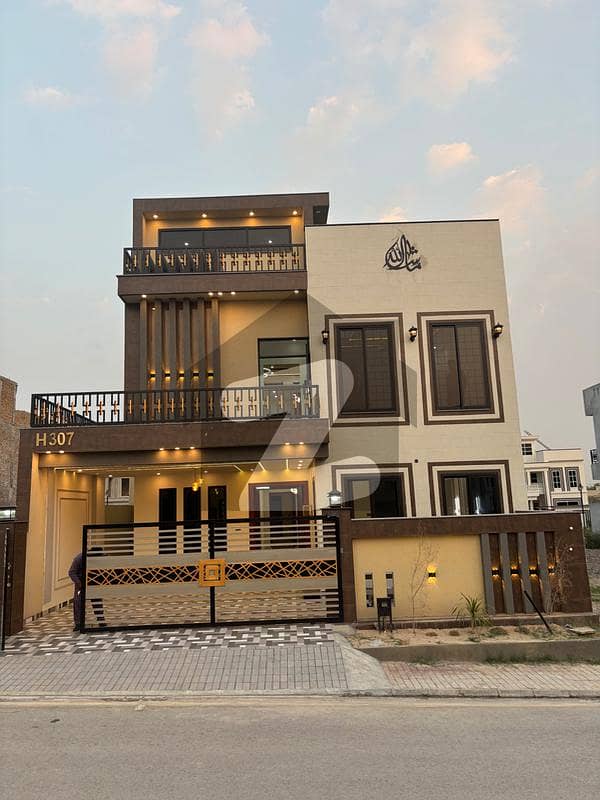 کوہستان انکلیو واہ کینٹ,واہ میں 5 کمروں کا 10 مرلہ مکان 3.6 کروڑ میں برائے فروخت۔