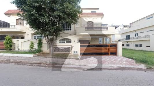 بحریہ انکلیو - سیکٹر سی 1 بحریہ انکلیو,بحریہ ٹاؤن,اسلام آباد میں 5 کمروں کا 10 مرلہ مکان 5.7 کروڑ میں برائے فروخت۔