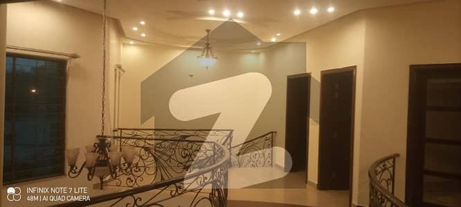25 MARLA SLIGHTLY USED VERY BEAUTIFUL BUNGALOW AVAILABLE FOR SALE