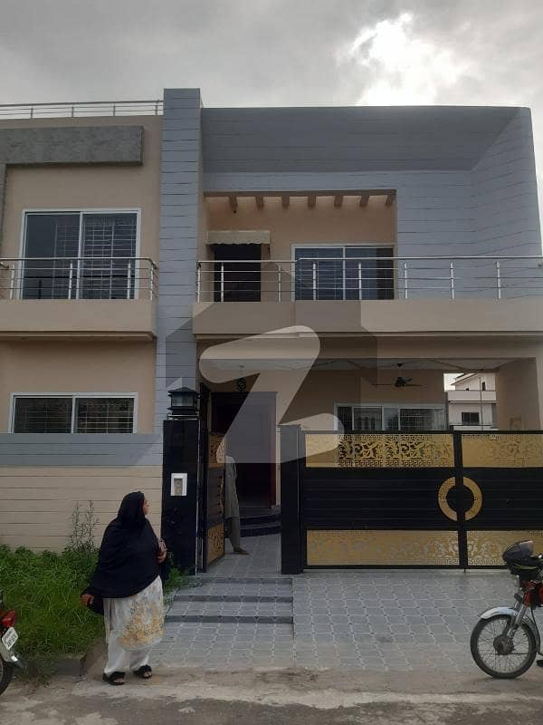 5.5 Marla house for rent prime location 5.5 Marla house for rent prime location