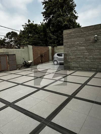 1000 Yards Bungalow In Phase 6 On Sehar 28th Street