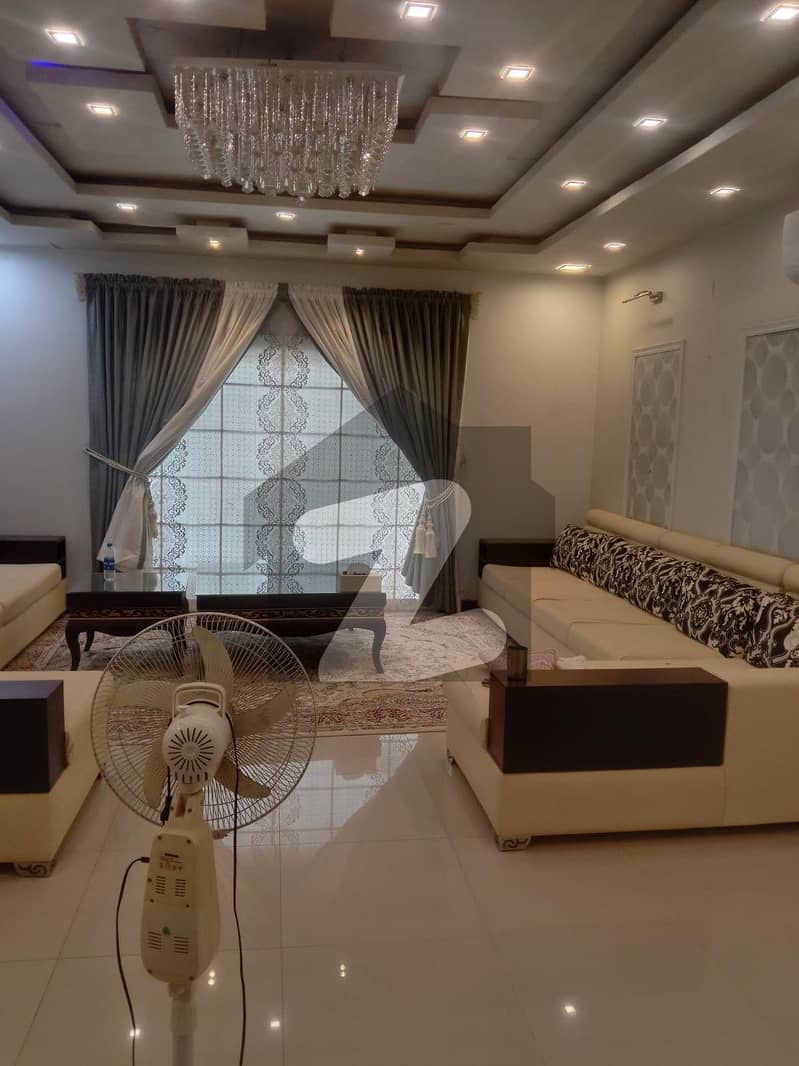 کلفٹن کراچی میں 7 کمروں کا 1 کنال مکان 5.5 لاکھ میں کرایہ پر دستیاب ہے۔ کلفٹن کراچی میں 7 کمروں کا 1 کنال مکان 5.5 لاکھ میں کرایہ پر دستیاب ہے۔