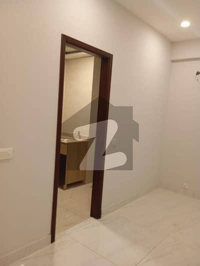 میٹروپولِز ریزیڈینسی جناح ایونیو,کراچی میں 3 کمروں کا 9 مرلہ فلیٹ 2.85 کروڑ میں برائے فروخت۔