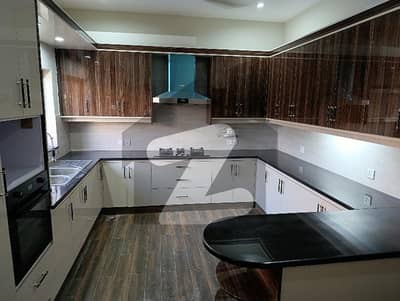 F10 1000 SQ YD EXCELLENT HOUSE 6BEDS PROPER MODERN FITTINGS WOODEN FLOORING BEST LOCATION