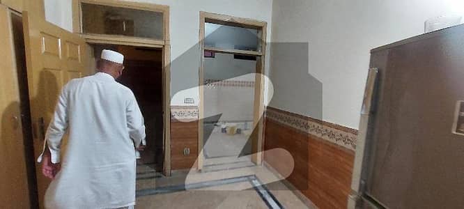 آئی ۔ 8/4 آئی ۔ 8,اسلام آباد میں 2 کمروں کا 14 مرلہ زیریں پورشن 1.2 لاکھ میں کرایہ پر دستیاب ہے۔