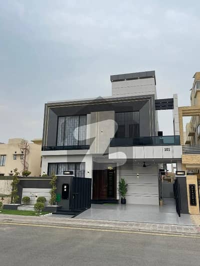 10 Marla House For Sale Prime Location Near Park & back of dolmen