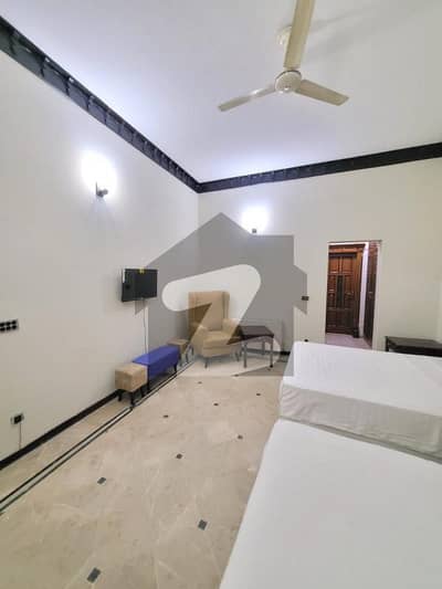 Fully Furnished 1kanal Full House Available For Rent.