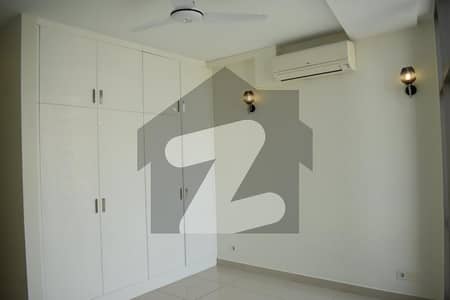 Chance Deal 3-Beds Luruxiors Aparment For Sale