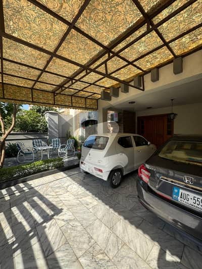 Bahria town phase 7 Safari 2 Luxury 12 marla house available For Sale