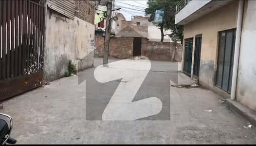 سادات ٹاؤن لاہور میں 1 کمرے کا 5 مرلہ زیریں پورشن 40.0 ہزار میں کرایہ پر دستیاب ہے۔