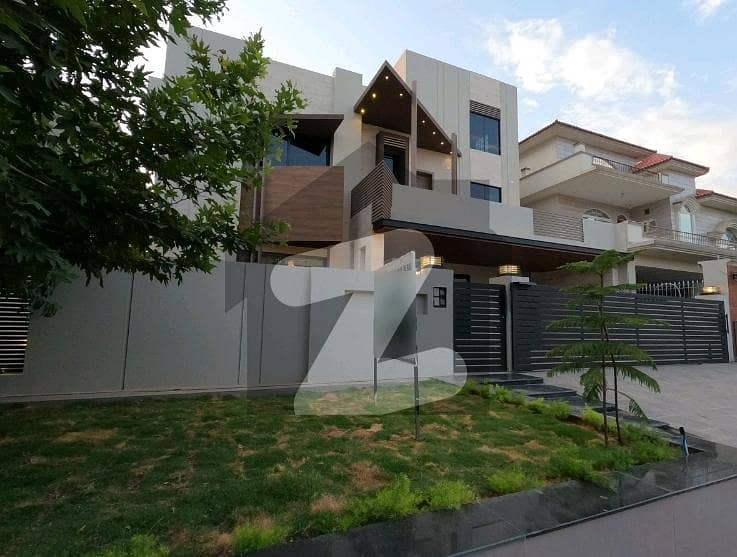 1 Kanal House For sale Available In G-13 1 Kanal House For sale Available In G-13
