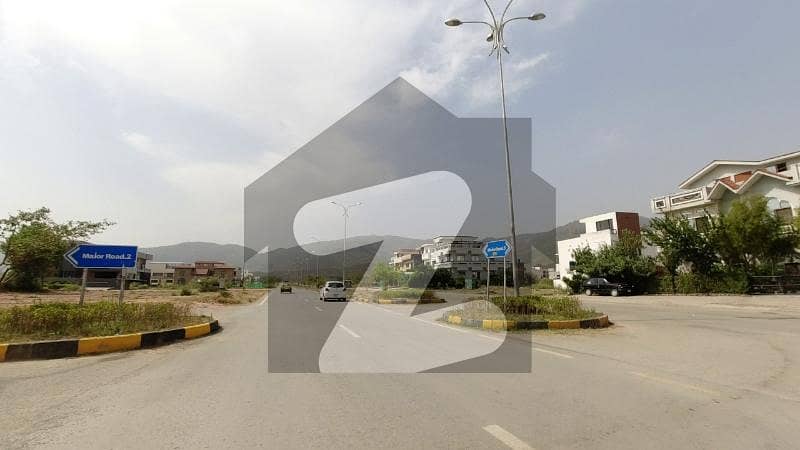 ڈی ۔ 12 اسلام آباد میں 11 مرلہ رہائشی پلاٹ 5.5 کروڑ میں برائے فروخت۔