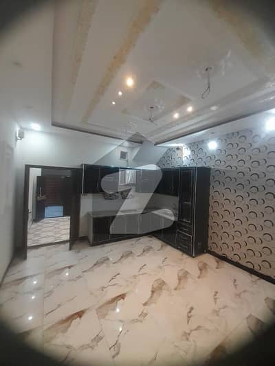 کینال بینک ہاؤسنگ سکیم لاہور میں 3 کمروں کا 3 مرلہ مکان 1.35 کروڑ میں برائے فروخت۔