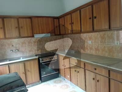F7 3Bed Luxurious Upper Portion For Rent Size 500 Square Yards