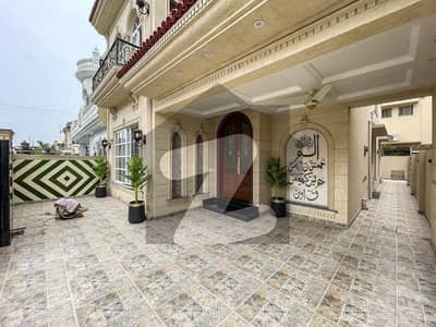 paragon city imperial garden 1kanal house for rent near park comm masjid
