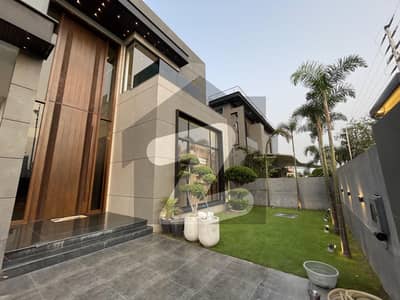 1 KANAL BRAND NEW MODREN DESIGN HOUSE FOR SALE