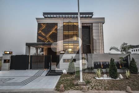 Live Beautifully: 1-Kanal Luxurious Bungalow with All the Amenities!"