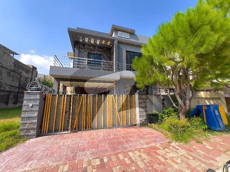 10 Marla Investor Rate Double Unit House Like New