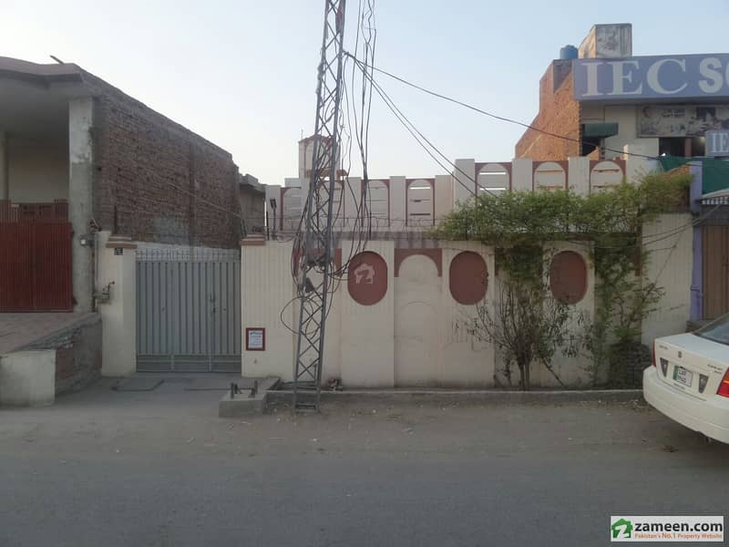 Single Storey Beautiful Bungalow For Sale At Benazir Road Okara