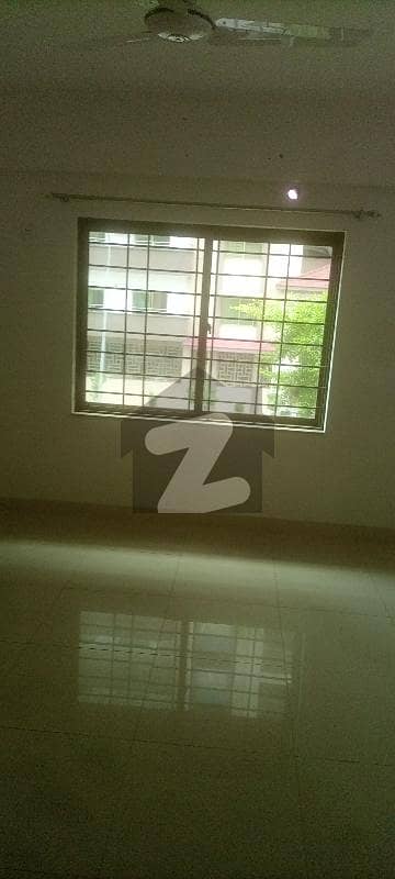 3 Beds Apartment For Rent