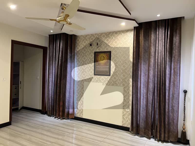 20 Marla Main Satiana Road ,Fresh Looks ,