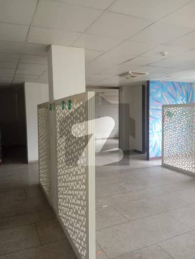 بلیو ایریا اسلام آباد میں 1 کمرے کا 13 مرلہ دفتر 6.7 لاکھ میں کرایہ پر دستیاب ہے۔