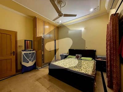 مارگلہ ٹاؤن اسلام آباد میں 5 کمروں کا 8 مرلہ مکان 6.1 کروڑ میں برائے فروخت۔