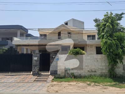1 KANAL OLD RENOVATED HOUSE FOR SALE IN DHA PHASE 2 LOCATED ON GOOD CONDITION