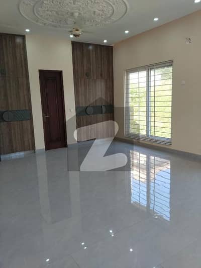 Beautiful Brand New Upper Portion 1 Kanal