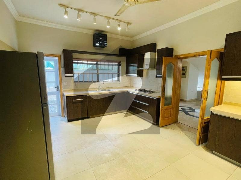 5 Bedroom House Available For Rent In F-7 5 Bedroom House Available For Rent In F-7