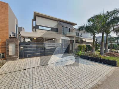 One Kanal Slightly Used Well Maintained Bungalow Near Jalalsons And Big Park