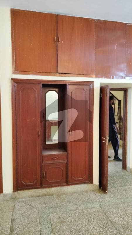 UPPER PORTION FOR RENT IN G10/4 UPPER PORTION FOR RENT IN G10/4