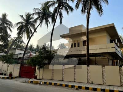 Exceptional 6-Bed, 6 bath Bungalow in Prime Lalazar, Karachi
