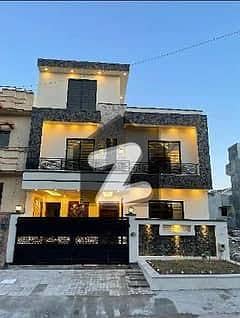 فیصل ٹاؤن - ایف ۔ 18 اسلام آباد میں 7 کمروں کا 8 مرلہ مکان 3.4 کروڑ میں برائے فروخت۔ فیصل ٹاؤن - ایف ۔ 18 اسلام آباد میں 7 کمروں کا 8 مرلہ مکان 3.4 کروڑ میں برائے فروخت۔