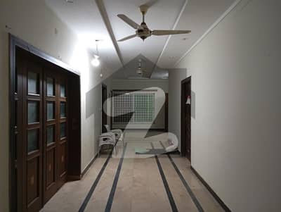پاکستان ٹاؤن اسلام آباد میں 1 کنال عمارت 4.0 لاکھ میں کرایہ پر دستیاب ہے۔