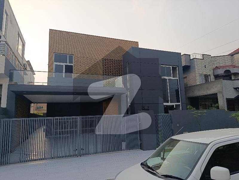 ڈی ایچ اے ڈیفینس فیز 2 ڈی ایچ اے ڈیفینس,اسلام آباد میں 5 کمروں کا 1 کنال مکان 11.9 کروڑ میں برائے فروخت۔