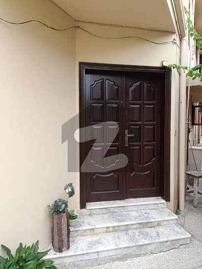 Upper Portion Available For Rent 1000 Yard 4 Bed