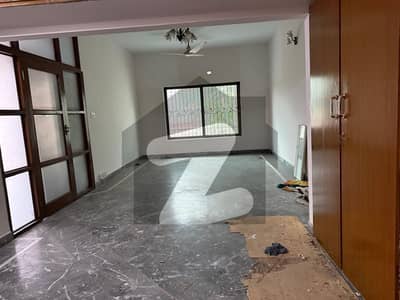1 Kanal Upper Portion Available For Rent