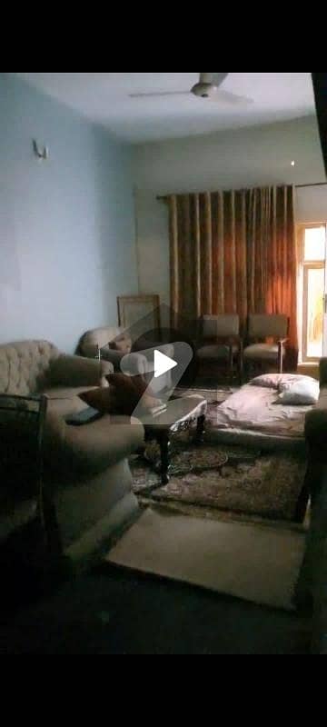 پولیس کالونی پشاور میں 7 کمروں کا 10 مرلہ مکان 4.0 کروڑ میں برائے فروخت۔