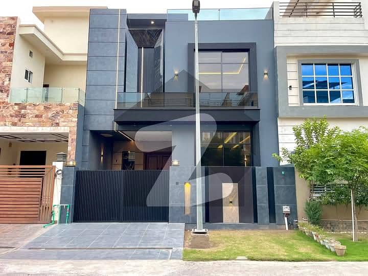111 Sq Yards Luxury House Available For Sale 111 Sq Yards Luxury House Available For Sale