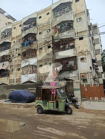 گارڈن ویسٹ کراچی میں 3 کمروں کا 6 مرلہ فلیٹ 1.0 کروڑ میں برائے فروخت۔