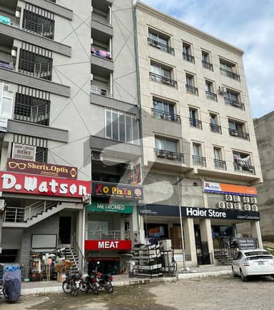 COMMERCIAL FLOOR AT B-BLOCK MAIN MARKAZ B-17