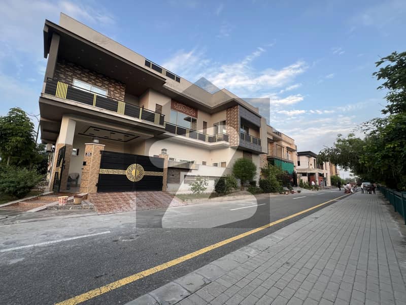 8 Marala Corner And Park Phase House For Sell 8 Marala Corner And Park Phase House For Sell