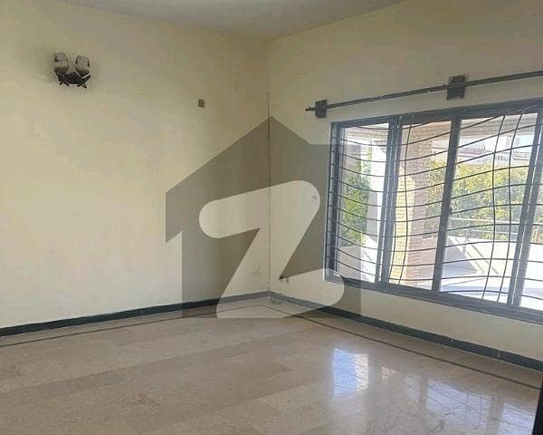 500 Square Yards Lower Portion For rent In F-10