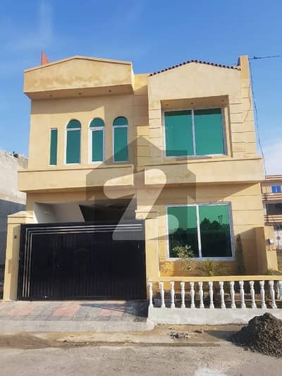 رائل سٹی اسلام آباد میں 4 کمروں کا 5 مرلہ مکان 1.3 کروڑ میں برائے فروخت۔