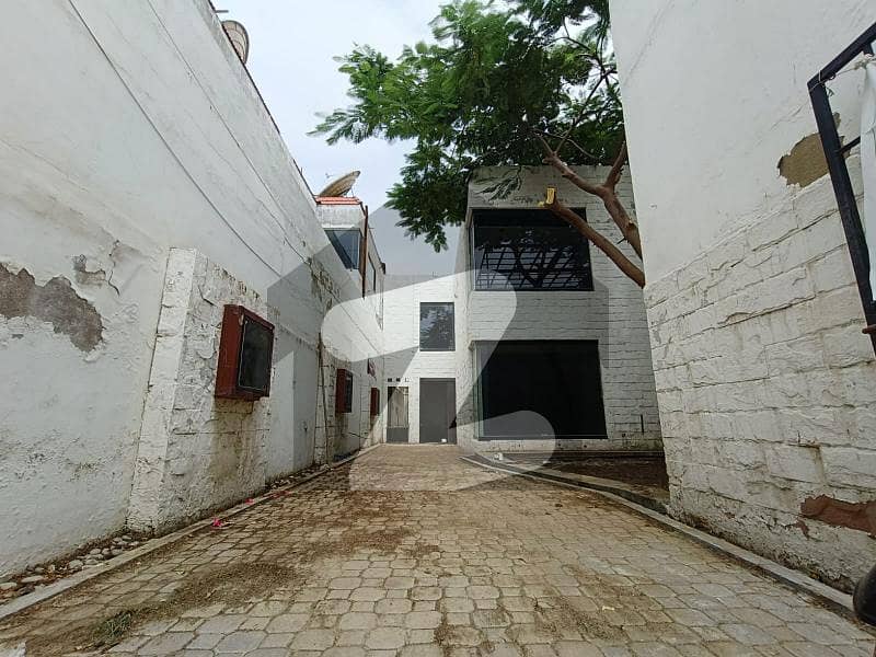 2500 Sq Ft Showroom/Shop for Rent Clifton Block 5 2500 Sq Ft Showroom/Shop for Rent Clifton Block 5