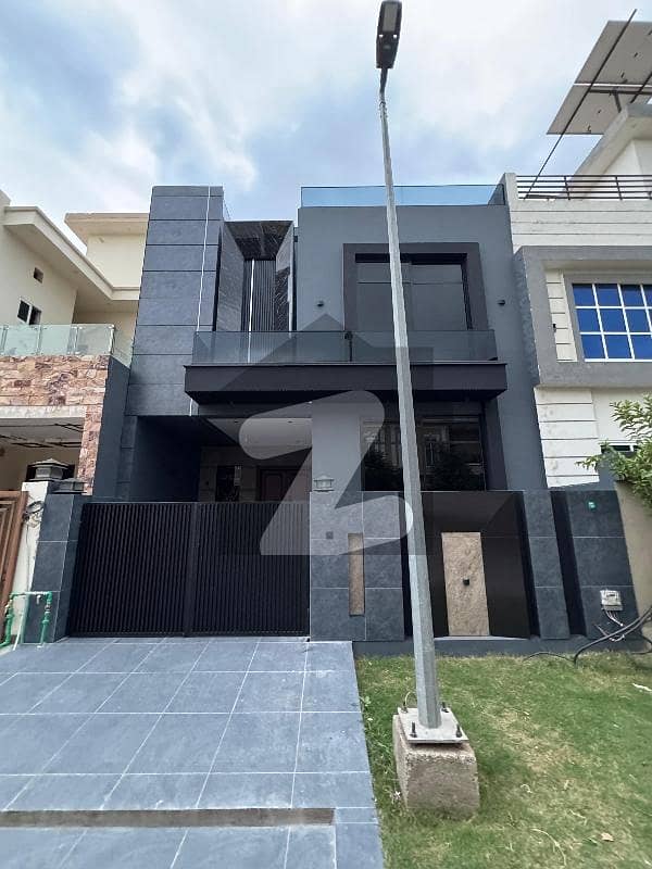 5 Marla Brand New Ultra Modern House Available For Sale