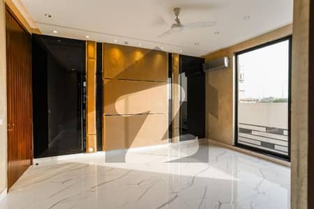 1 Kanal Lavish Upper Portion For Rent